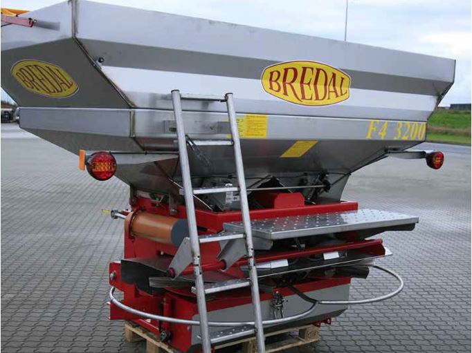 Bredal F4 - pakabinamas trąšų barstytuvas