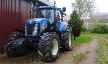 Traktorius New Holland T8050