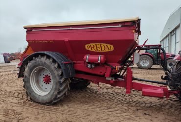Prikabinamas barstytuvas Bredal F10