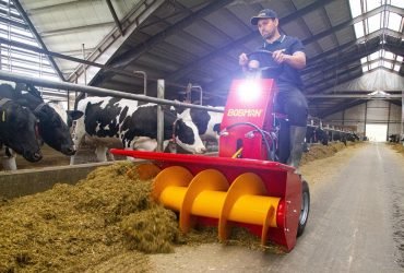 Savaeigis pašarų pristūmėjas Bobman Promax