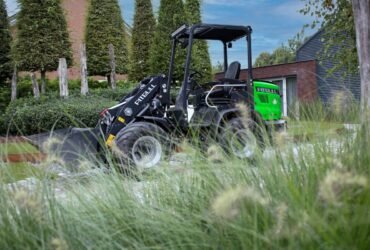 Elektrinis šarnyrinis krautuvas Peecon Pitbull Compact Loader