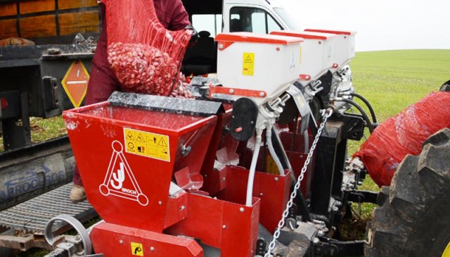 JJBroch-plantadoras-ajos