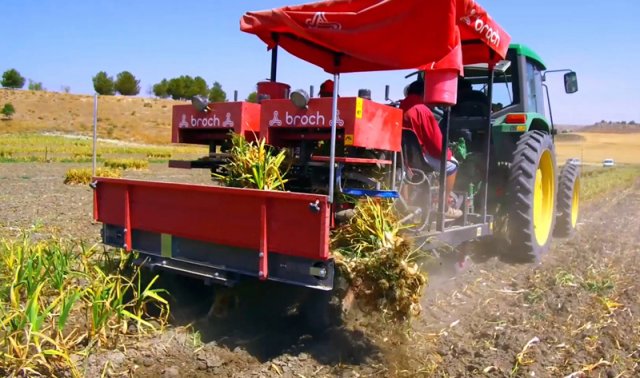 garlic-harvester-binder-JJBroch